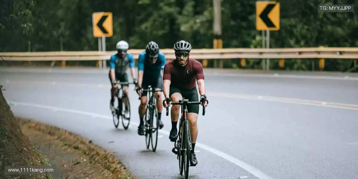 「全球赛事同步直播,超清画质 + 实时解说,让你身临其境!📺一键开启,激情无限!」