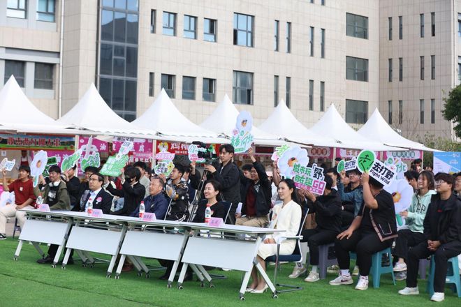 长春大学生春日踏青季首站走进长春电子科技学院(图2)